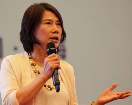 董明珠身价几百亿，却拒绝和90岁老母同住？理由令人心酸！