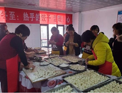 情暖冬至 广汇物业开展“热乎的饺子 温暖的心”送温暖活动