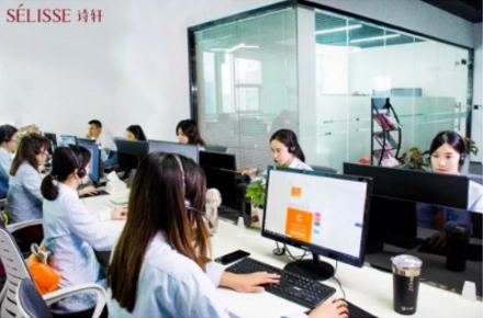 诗轩李志中，用小红瓶眼霜占领眼部抗衰市场