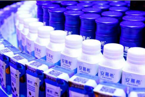 伊利携手合作伙伴斩获超凡业绩，凝聚全球力量冲刺“五强千亿”