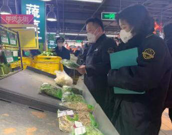 一盒生菜2.5元涨到19.8元，家乐福涉嫌哄抬物价被立案调查