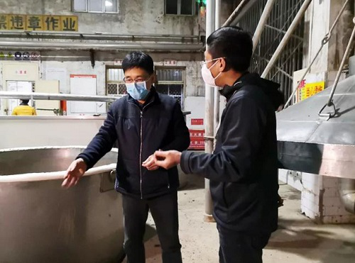 茅台复工第一天|董事长总经理深夜迎员工 一起站好新年第一班岗