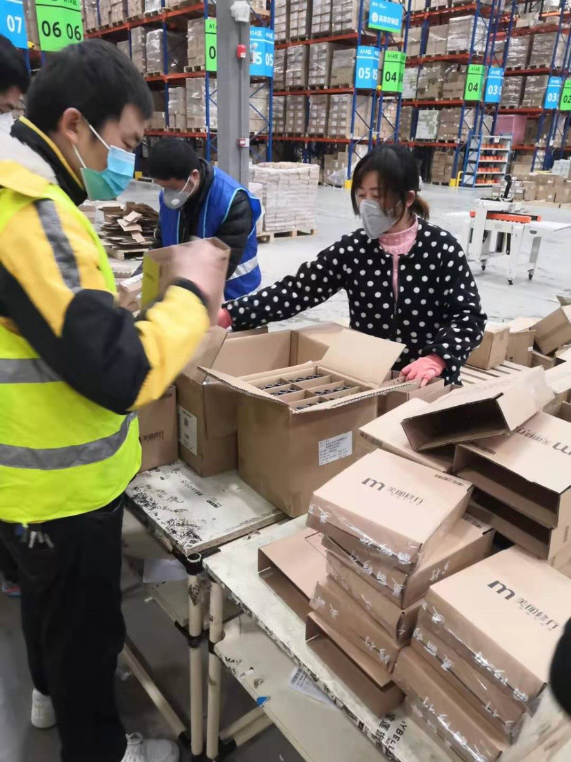 联合各大品牌，美丽修行将定制护肤品送到一线病患手中 