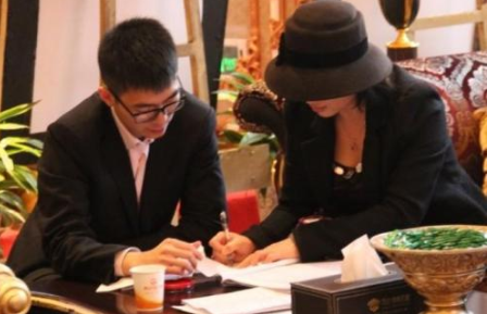 疫情下的一线地产销售人 “我成了卖房子的李佳琦！” 