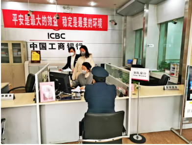 最美身影：郑州银行自贸区支行疫情期间服务不间断 