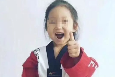 4岁女童遭生父虐打进ICU