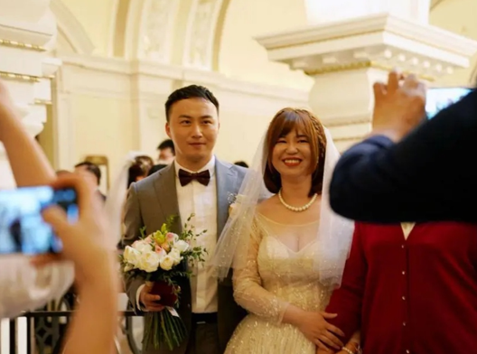上海援鄂队员举办集体婚礼