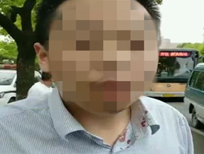 两辆公交迎面相撞