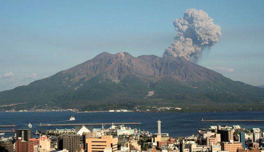 日本樱岛火山爆发