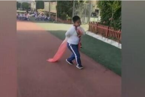 小学生跳惊鸿舞表情满分
