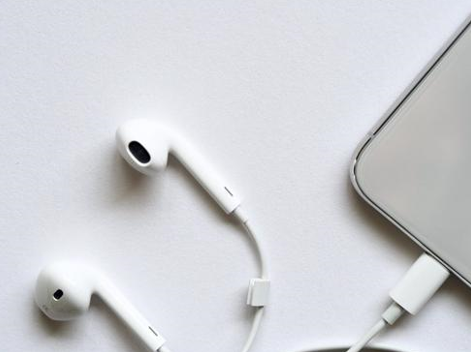 iPhone 12或取消附有线耳机