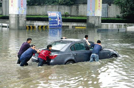 广州车库被淹近400台车