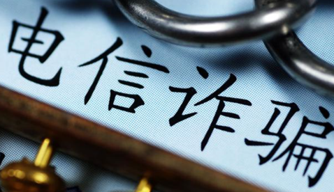 母子审讯室里抱头痛哭