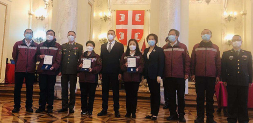 塞尔维亚向中国抗疫专家授勋