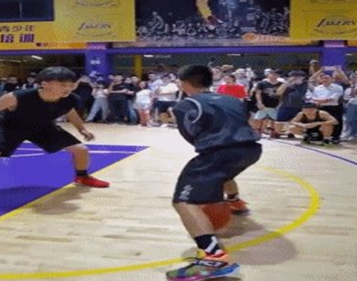 独臂篮球少年回复库里