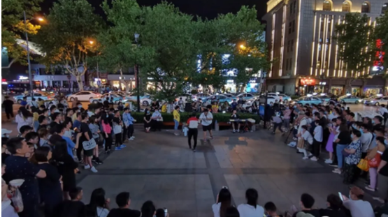 街头艺人需要“持证上岗