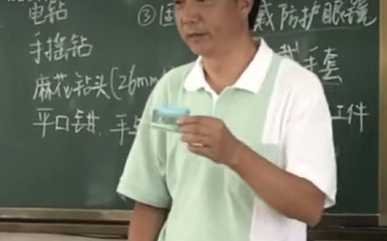 教师坚持每年请学生吃饭