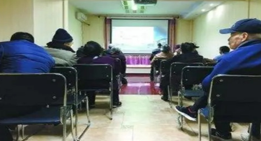 70岁奶奶被骗子骗的团团转