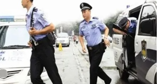 70岁奶奶被骗子骗的团团转