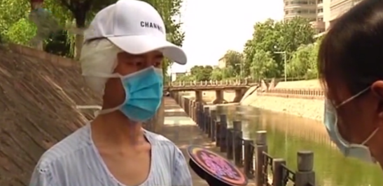 苹果耳机通话时爆炸,当事人被炸晕