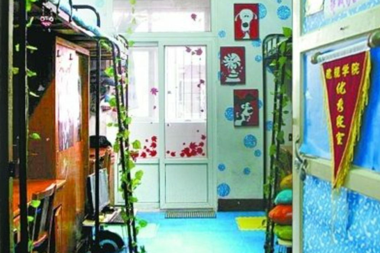 成都高校毕业典礼一学生砍人