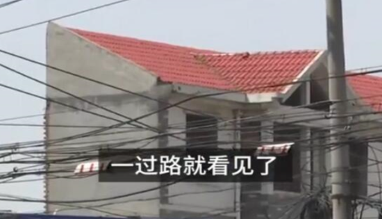 河南一楼房惊现魔术般建造，三四楼仅一面墙