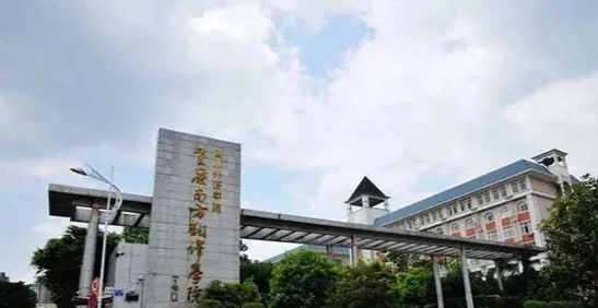 男子在残害自己的女友后自缢