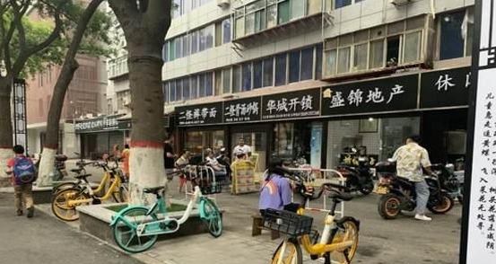 西安店铺换成黑白门面，市民纷纷吐槽不吉利