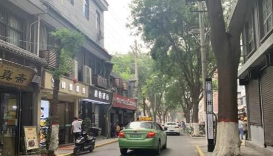 西安店铺换成黑白门面，市民纷纷吐槽不吉利