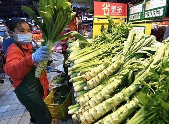 大批蔬菜连夜进京,缓解蔬菜紧缺问题 大批蔬菜连夜进京,缓解蔬菜紧缺问题