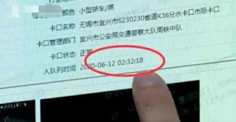 17岁少年竟独自开车上高速 17岁少年竟独自开车上高速