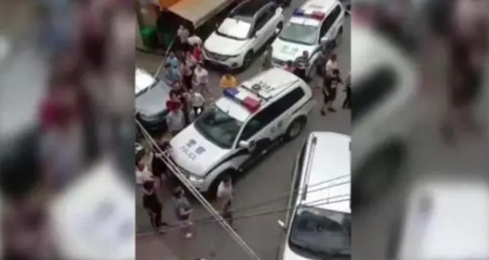 快递员自泼汽油闯代收点