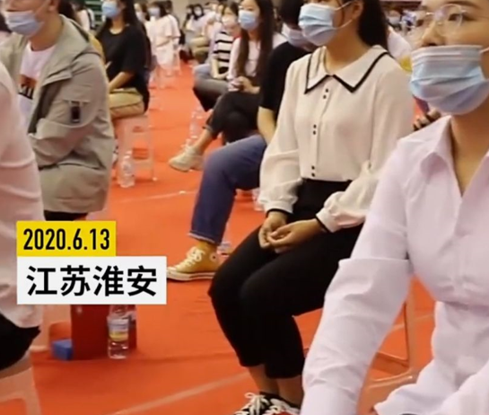 毕业典礼一班级只来了5个人