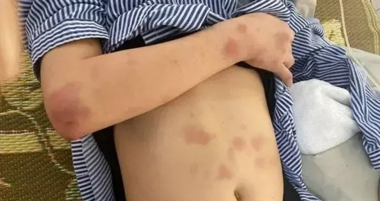 男子求爱失败后竟心生不满，对学妹使用暴力