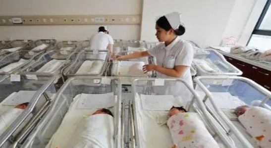 检查时一切正常，在出生时男婴却夭折了