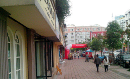 男子店铺发宣传册，被有关部门罚款500元