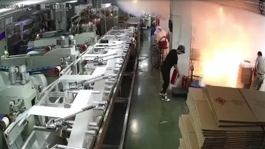 员工因打赌用酒精放火烧厂被拘留
