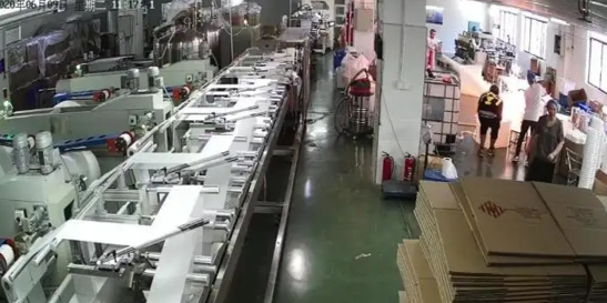 员工因打赌用酒精放火烧厂被拘留