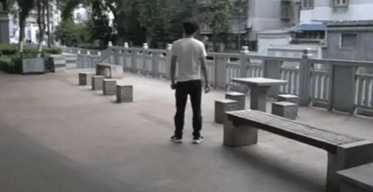都是喝酒惹的祸，男子因醉酒被陌生人盯上了