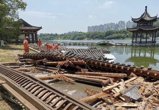文天祥公园内凉亭倒塌，造成人员伤亡，内部已拉起警戒线