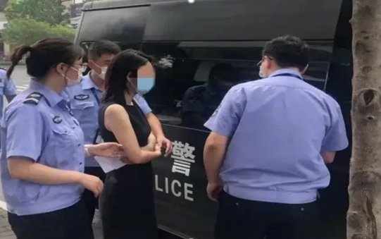匿名寄花圈和蟑螂，仇恨有那么深？原来是恶作剧 