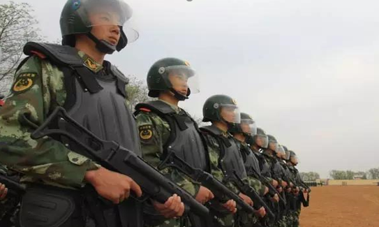 致敬我们人民的子弟兵，保家卫国是他们！