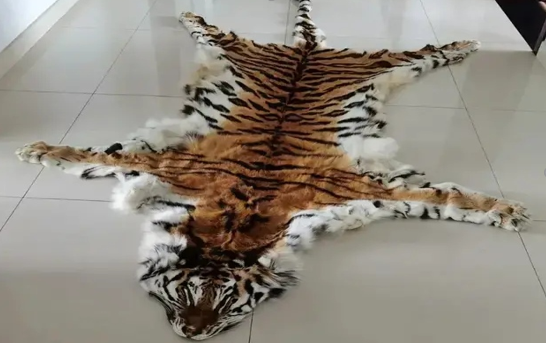 为了钱选择犯法，男子沉浸了8年后，还是被抓 
