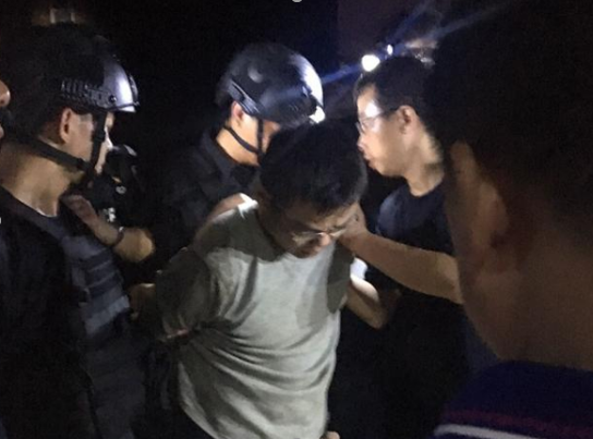 命案嫌疑人被抓获，曾三天内谋害三人，警方悬赏十万通缉