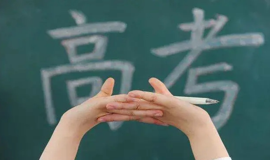 神操作，高考顶替升级版，女子高考两次被替