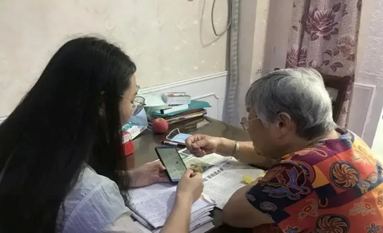 新型养老模式，一老一少合住