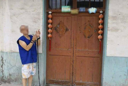 男子冒充领导行骗10起，被警察抓捕归案