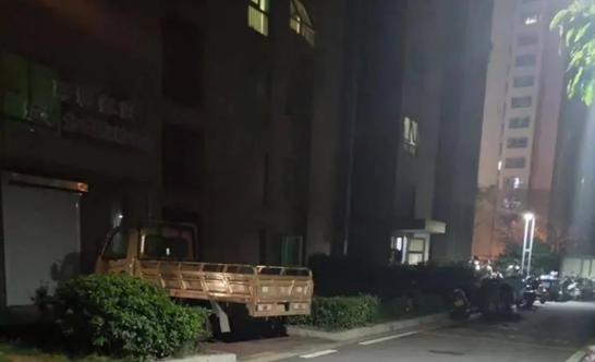 男子杀害妻子未遂后，逃亡多年