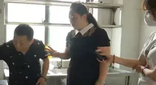 房东以墙发霉为由扣押金