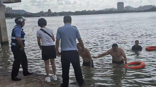 6岁孩子公园游泳溺亡